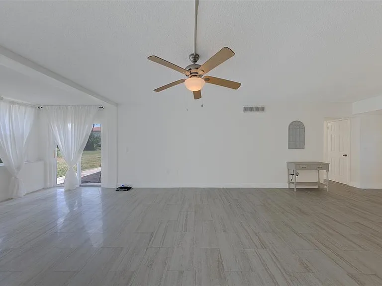10215 Regal Dr #4 — Photo 19