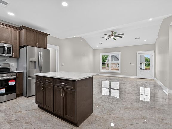 4th image of 105 Stonegate Dr