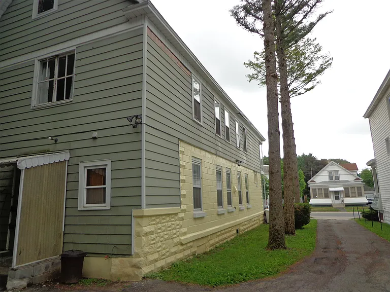 20-22 Clarke Avenue - 2R — Photo 10