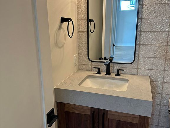3rd image of 812 Spyglass Cir