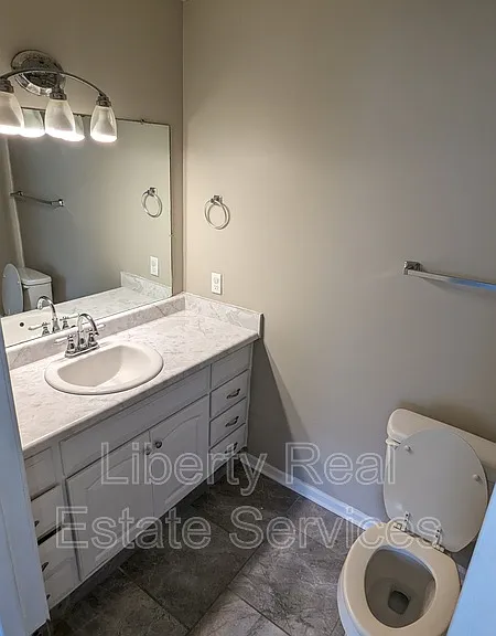 1100 Pineland Ave #3H — Photo 2