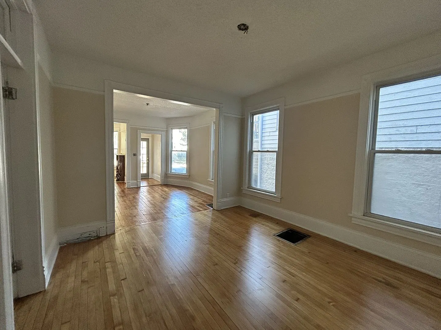 1529-31 Cass — Photo 3