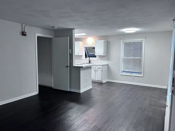 681 Charles St APT 3, Providence, RI 02904