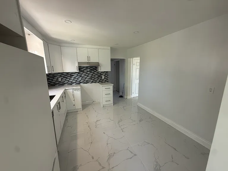 73 Bimini Cres — Photo 4