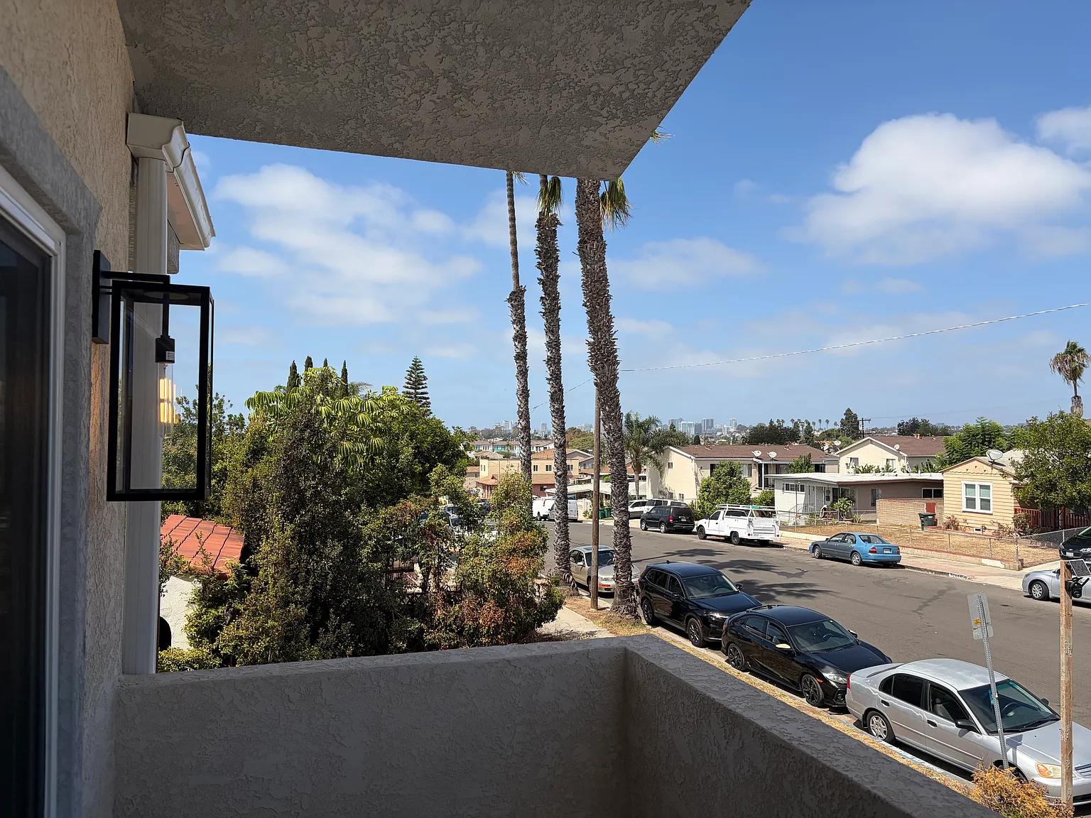 3 bed, 1050 sqft, $2,550 — Photo 3