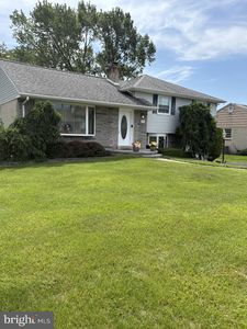 1011 Twist Rd, Philadelphia, PA, 19115