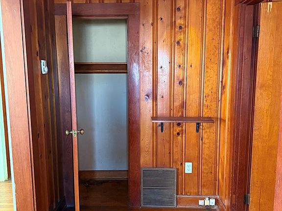 2nd image of 217 Straightstone Rd