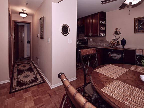 5th image of 21W581 North Ave APT 80