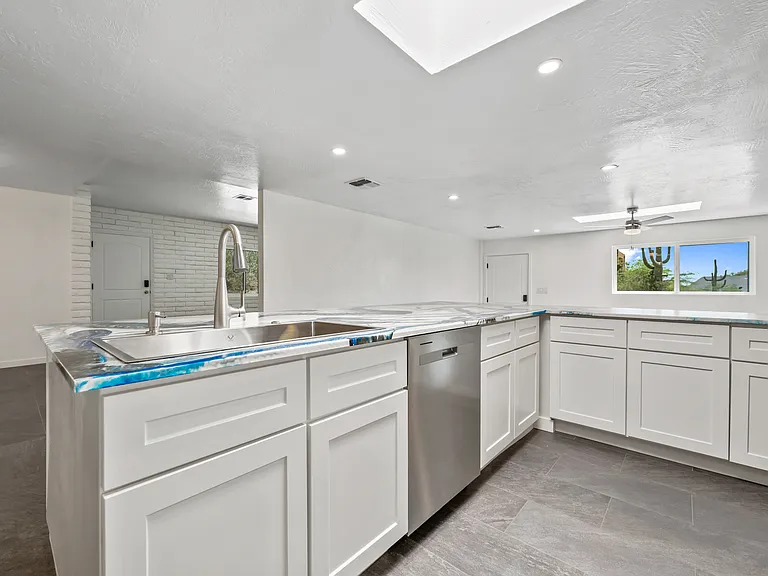 36975 N Sunset Trl — Photo 4