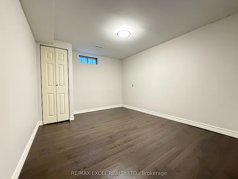 240 Yorkshire Dr #LOWER — Photo 8