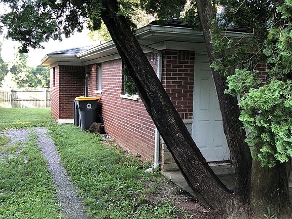 4th image of 101 W Pinewood Dr #101