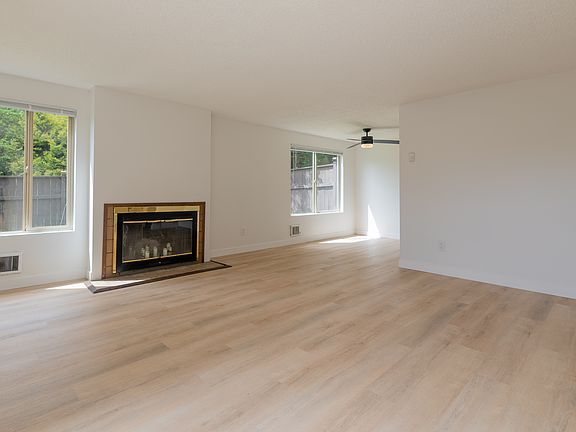 5th image of 914 66th Pl SE #A