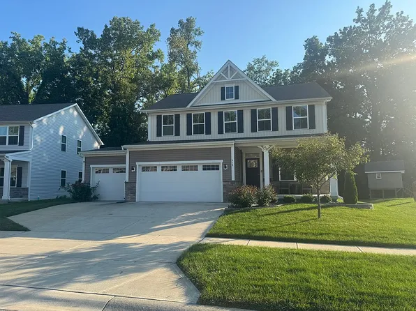 418 Gathering Ln, Greenwood, IN 46143