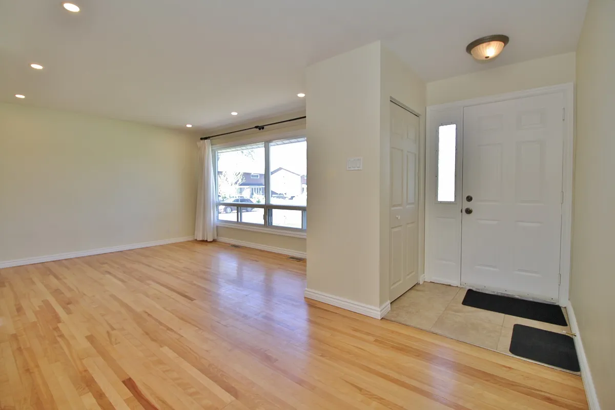 Building Photo - 1126 Gateway Rd #1