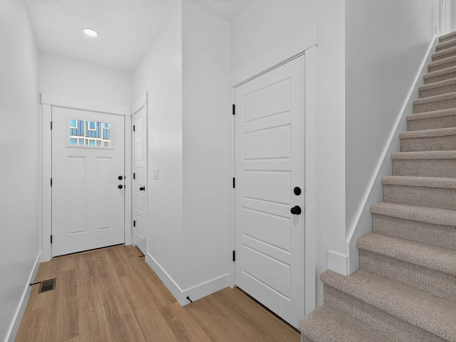 4 bed, 3.5 bath, 2282 sqft, $2,699 — Photo 4