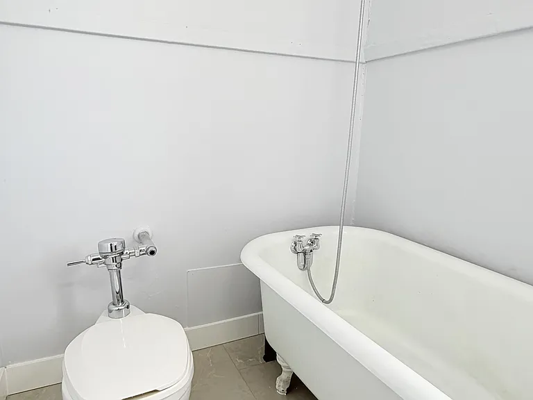 36 Hanna St W #8 — Photo 14