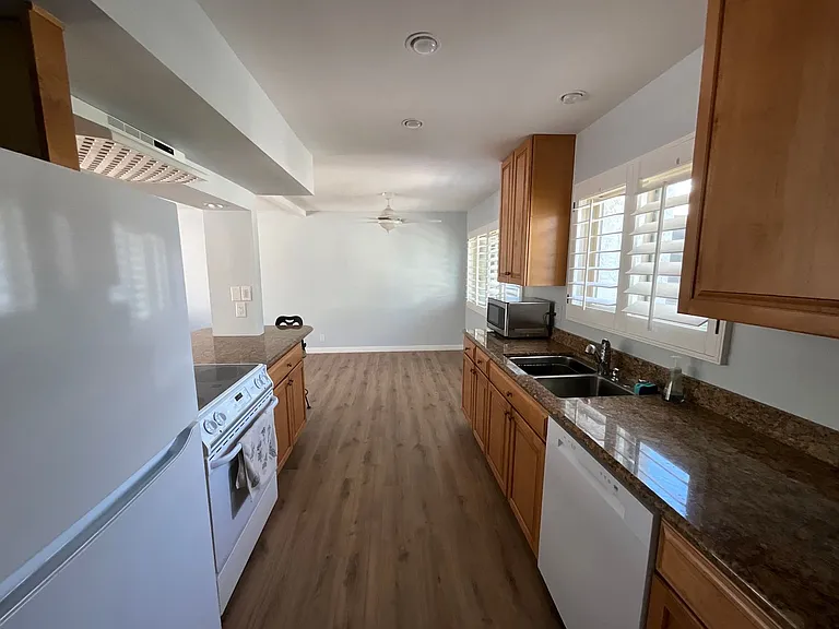 1702 Capri Cir — Photo 11