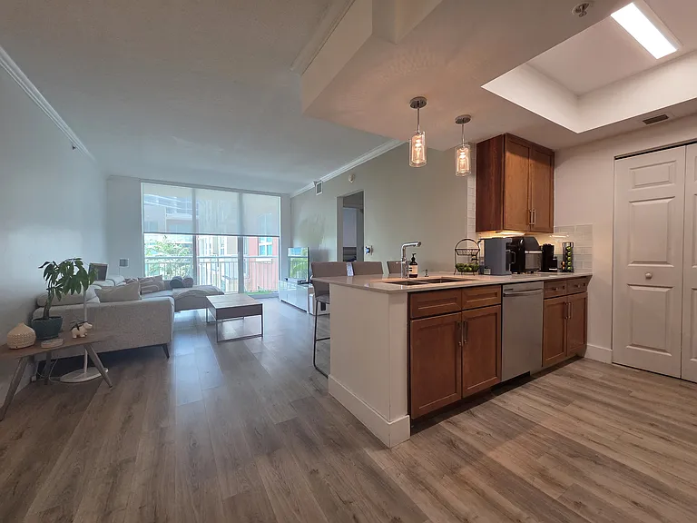 2000 N Bayshore Dr #507 — Photo 5