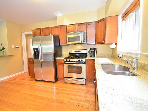 5th image of 2214 N Kensington St