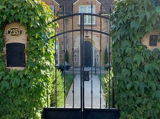 2357 W Viewmont Way W, Seattle, WA 98199