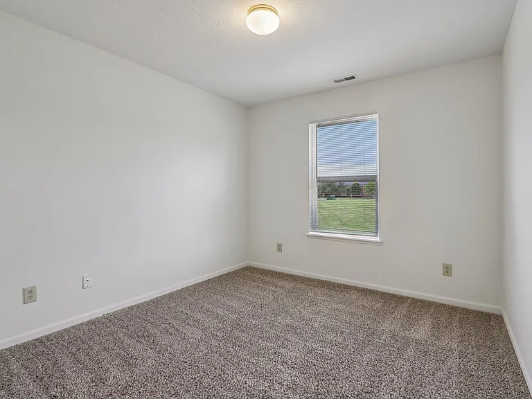 Broadway Village Apartments — Photo 38
