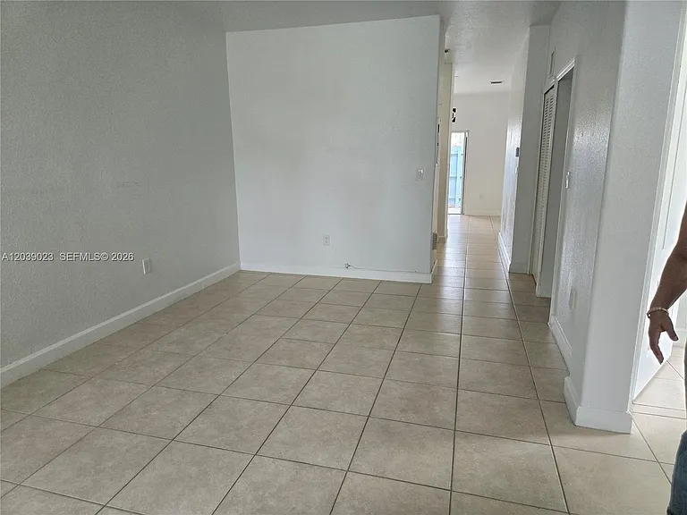 1539 SE 27th St #107 — Photo 6