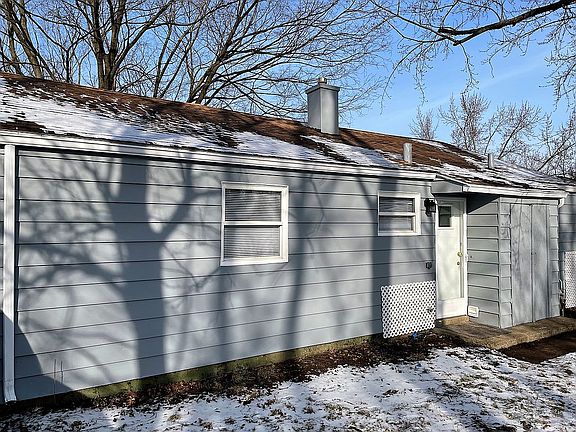 4th image of 828 Lancaster Dr