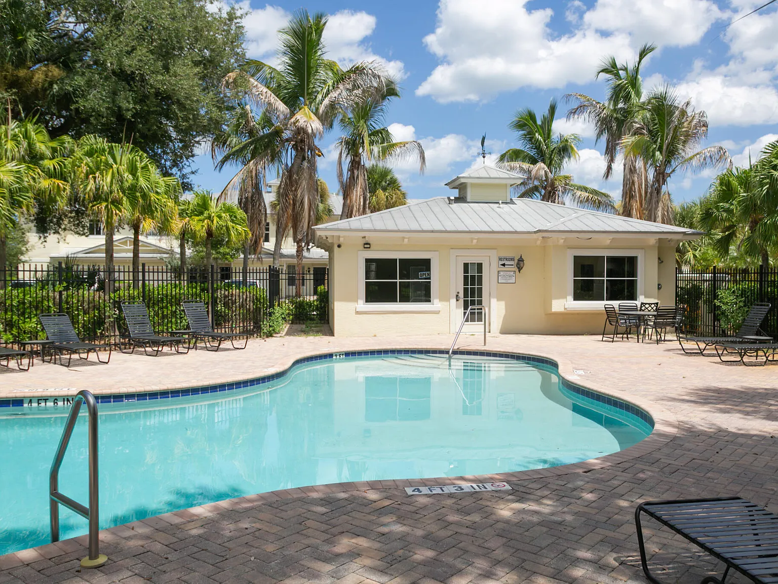 4 bed, 2.5 bath, 1958 sqft, $2,150 — Photo 4