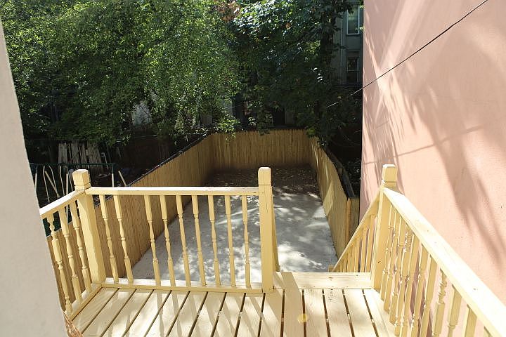 1st image of 418 Halsey St #1
