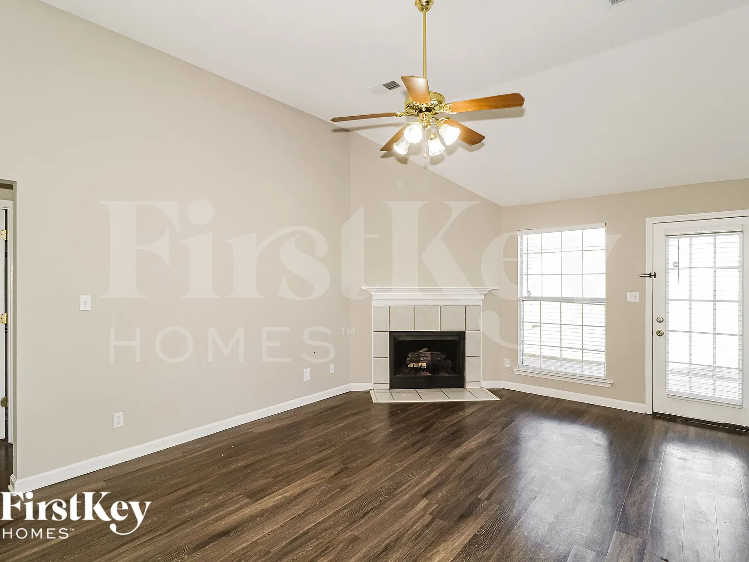 3 bed, 2.5 bath, 1513 sqft, $1,910 — Photo 3