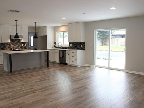 5th image of 2921 Lake Arnold Pl