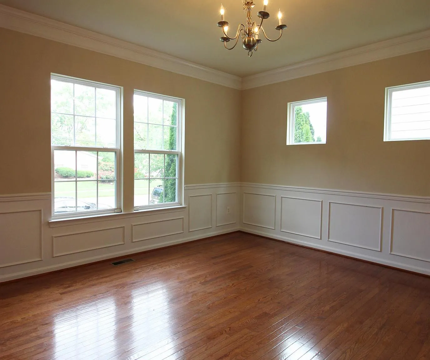 5 bed, 3.5 bath, 3000 sqft, $4,500 — Photo 4