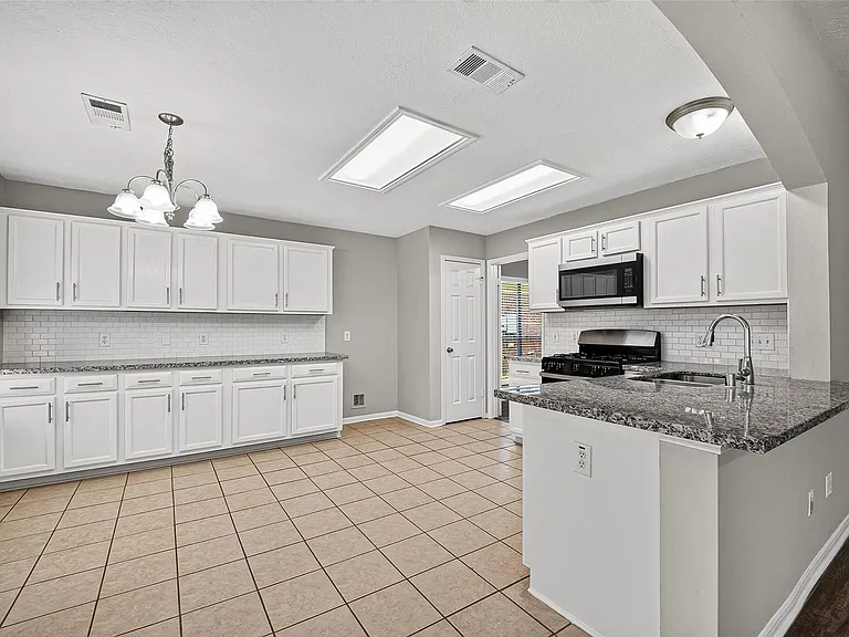 2902 Burgess Hill Ct — Photo 17