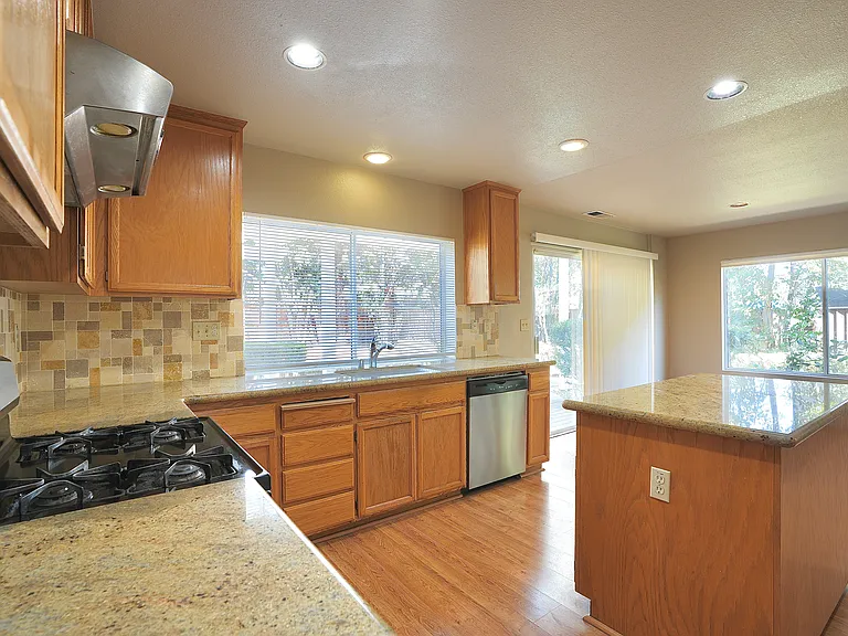 2625 Monroe St — Photo 5