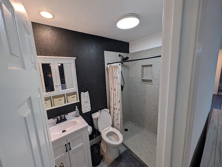 433 W H St — Photo 11