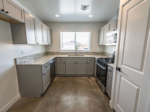 5th image of 3606 N Wells St