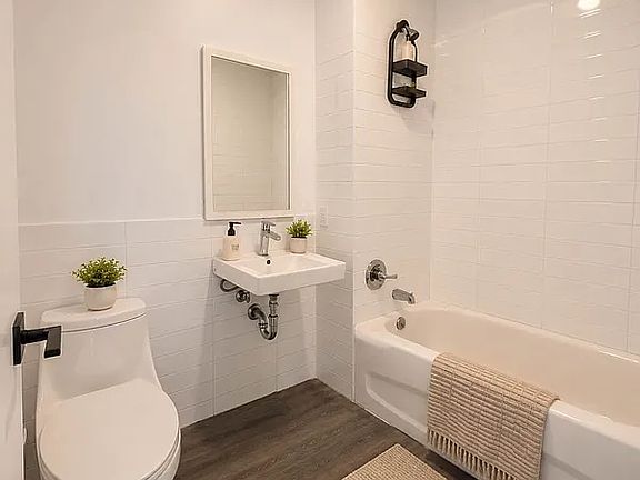 5th image of 368 Shepherd Ave #609A