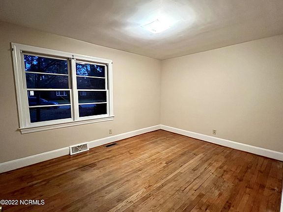 4th image of 1407 Evergreen Dr