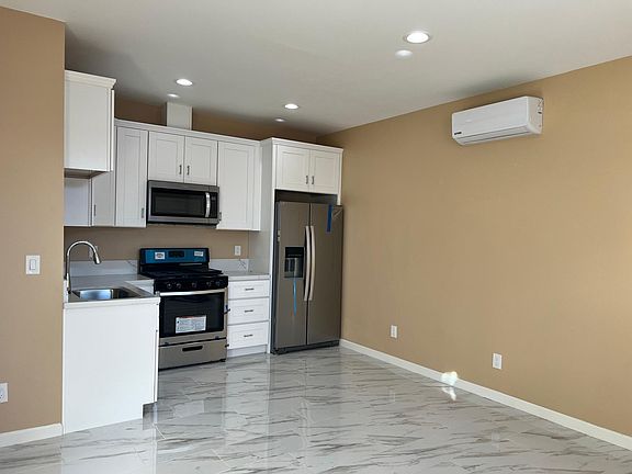 3rd image of 125 Sellsway St