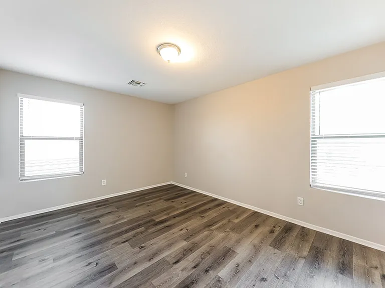 8027 W Mission Ln — Photo 13