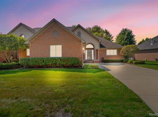 33838 Au Sable Dr, Chesterfield, MI 48047