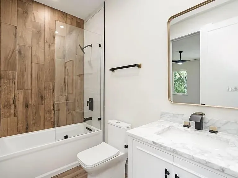 2475 Bay St — Photo 51