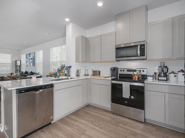 447 Augustine Dr — Photo 8