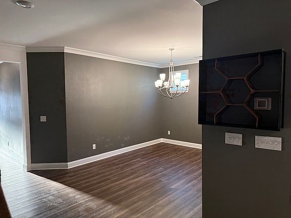 5th image of 160 Amherst Way