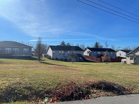 4th image of 505 Pear Tree Ln