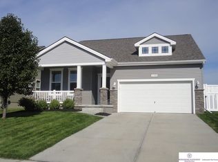 16902 Colony Dr, Omaha, NE 68136