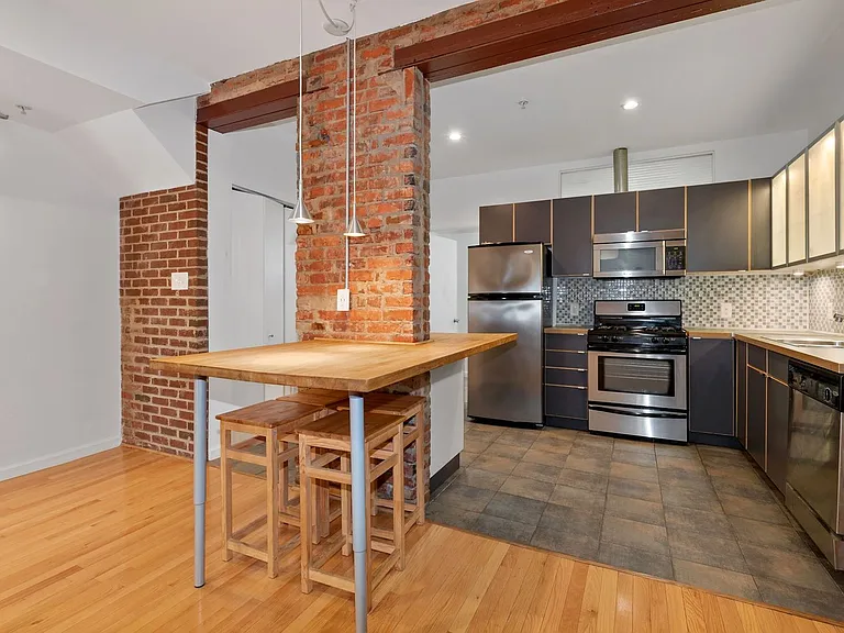 708 Irving St NE #202 — Photo 2