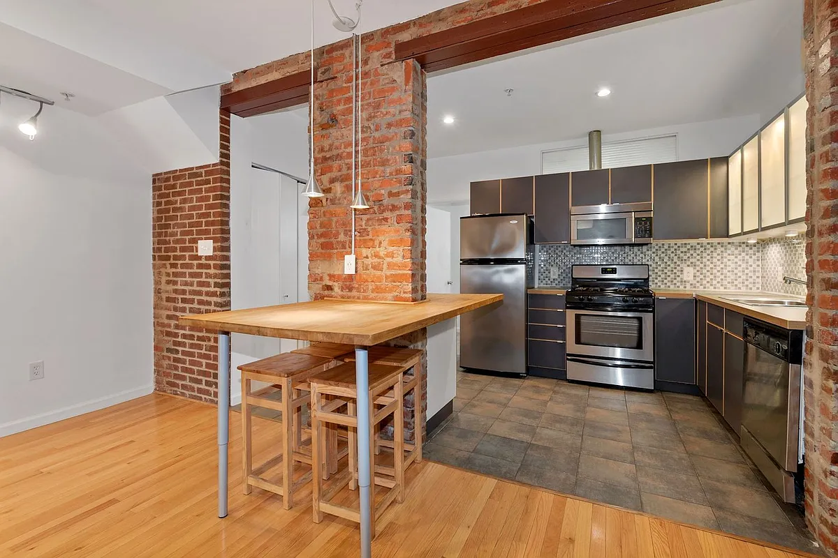 Building Photo - 708 Irving St NE #202