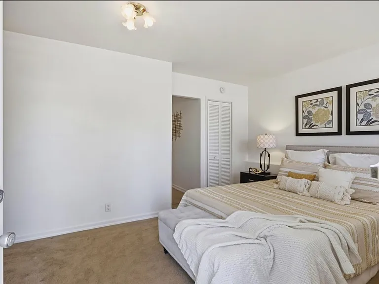 421 Burgoyne St — Photo 21