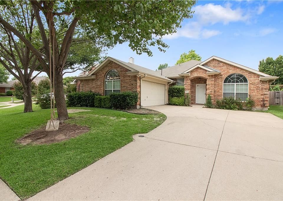 1st image of 832 Bear Branch Ct